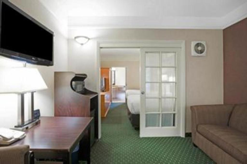 Ramada By Wyndham San Diego