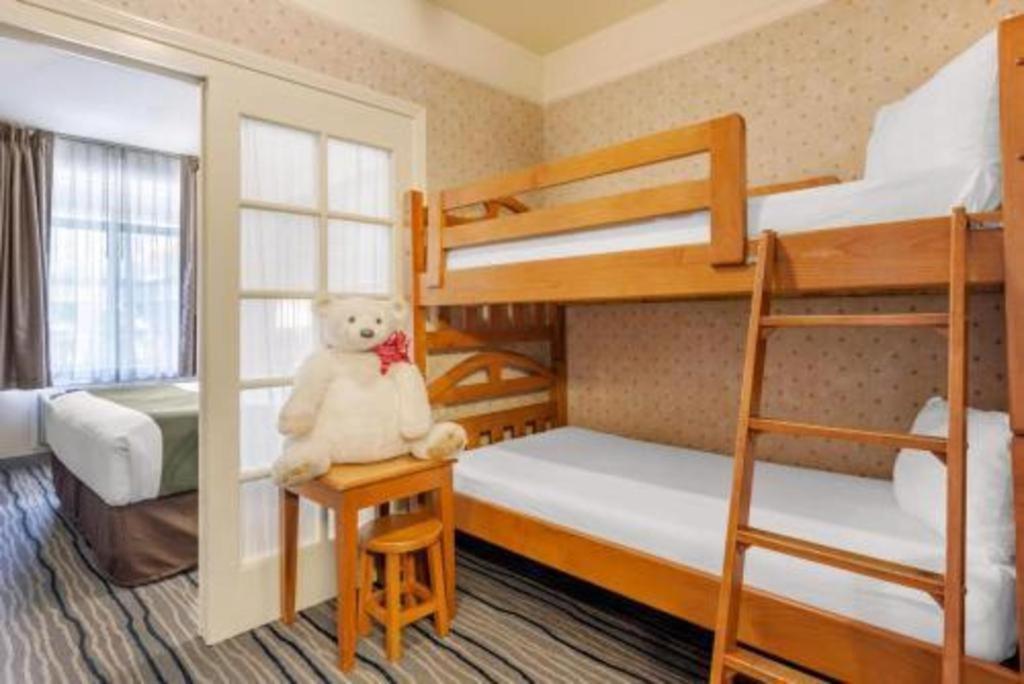 Ramada By Wyndham Hotel San Diego
