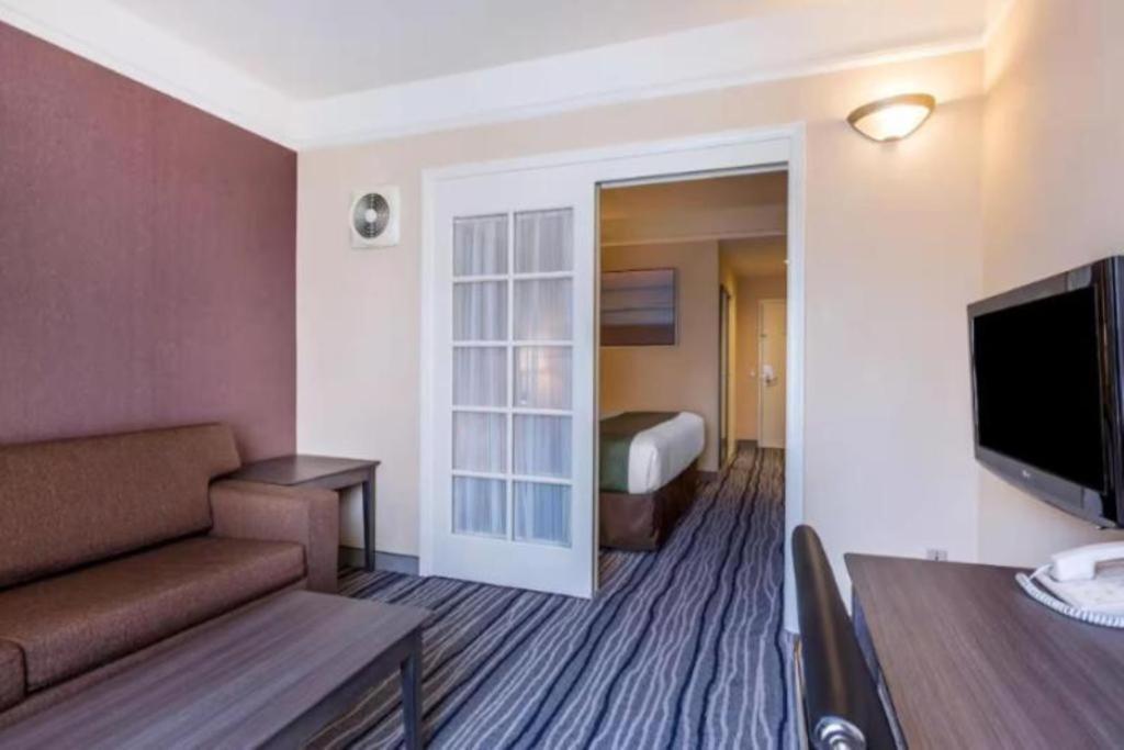 Ramada By Wyndham Hotel