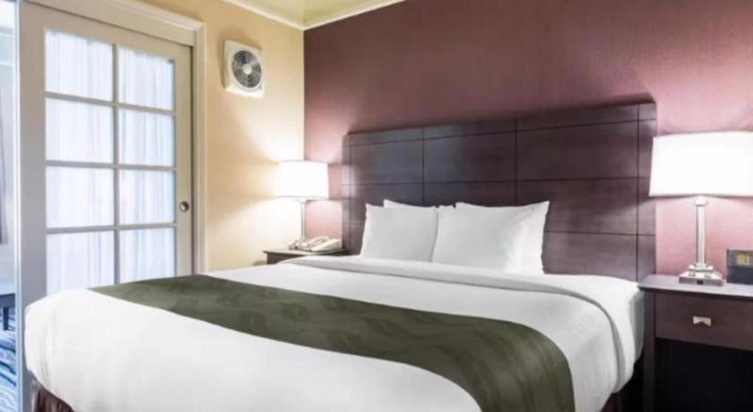 Ramada By Wyndham 2*