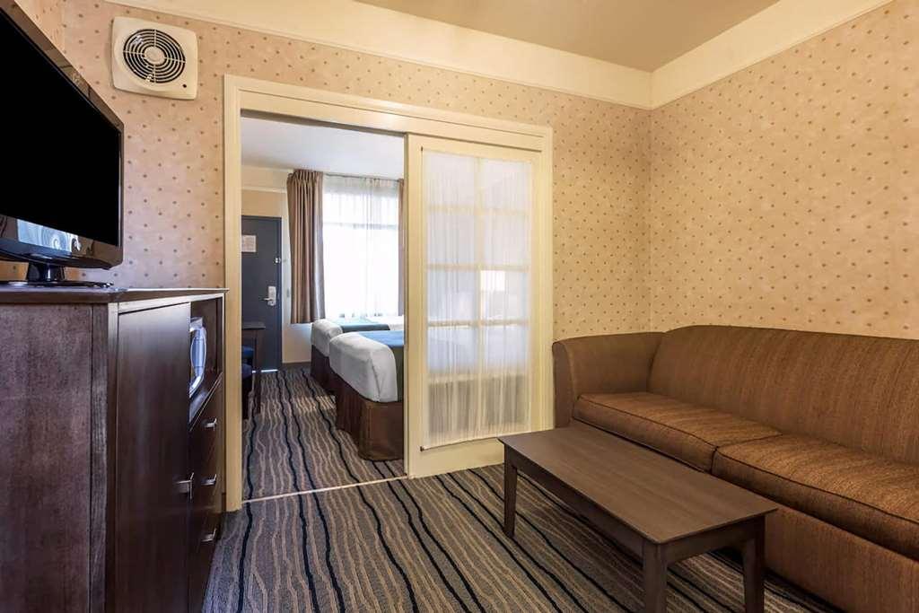 Ramada By Wyndham 2*