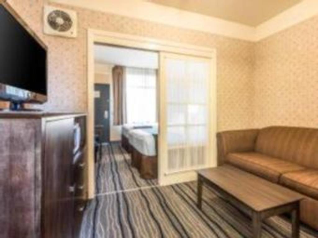 Hotel Ramada By Wyndham San Diego