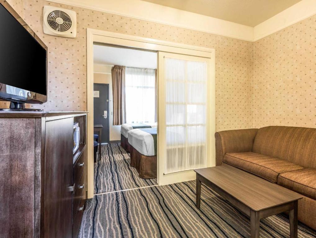 Ramada By Wyndham