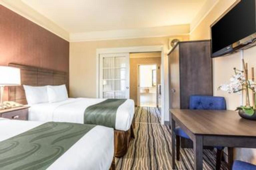 Ramada By Wyndham 2*