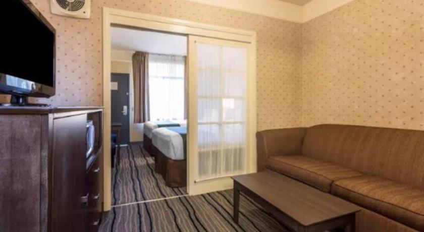 Ramada By Wyndham Hotel 2*