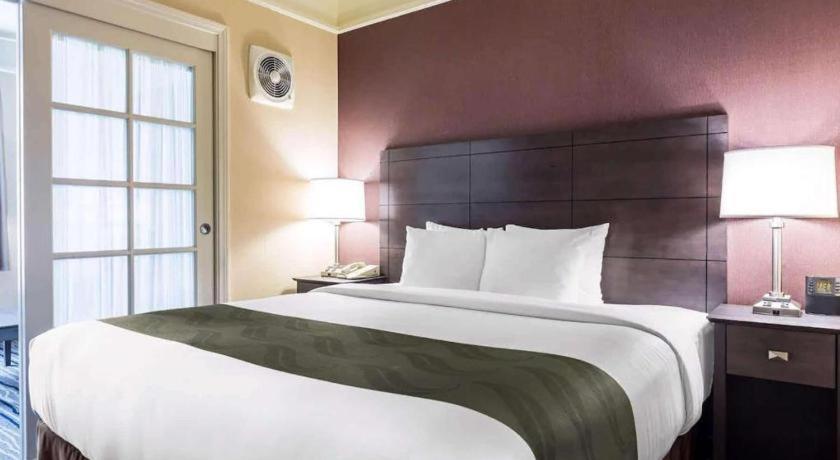 Ramada By Wyndham 2*