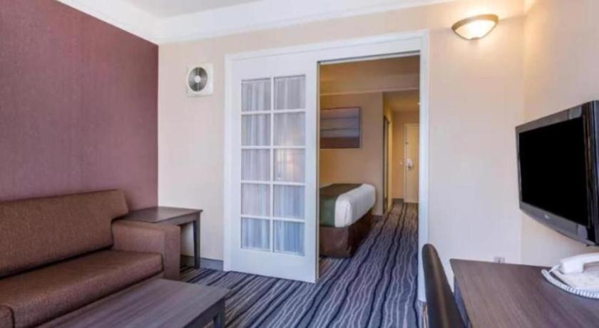 Hotel Ramada By Wyndham 2*