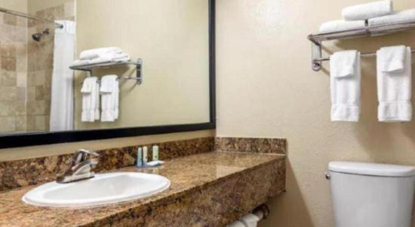 Ramada By Wyndham Hotel San Diego