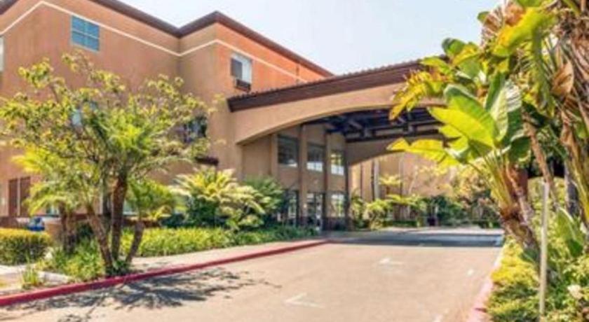 Ramada By Wyndham Hotel 2*