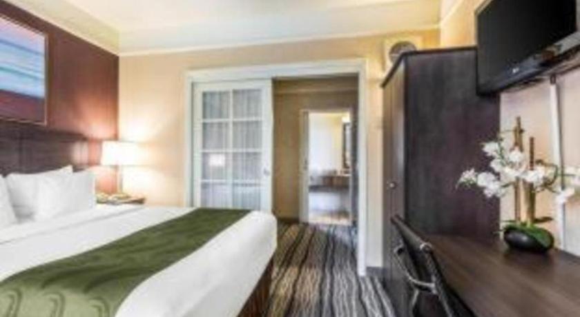 Ramada By Wyndham Hotel San Diego