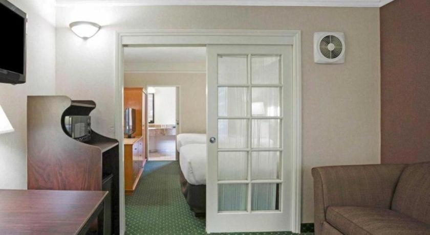Ramada By Wyndham