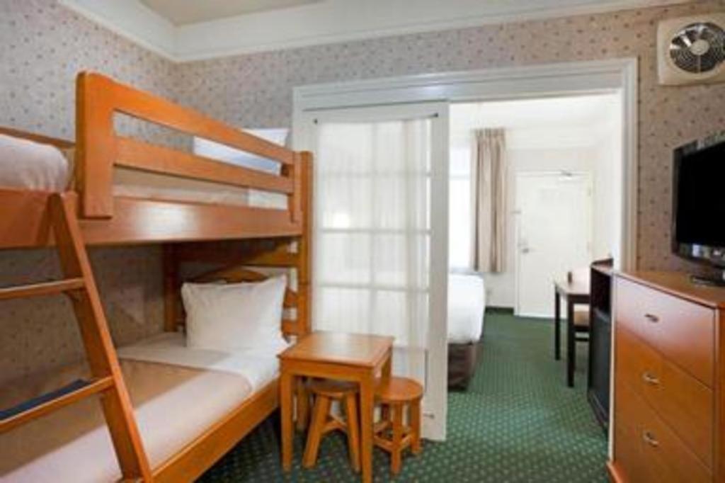 Ramada By Wyndham Hotel San Diego