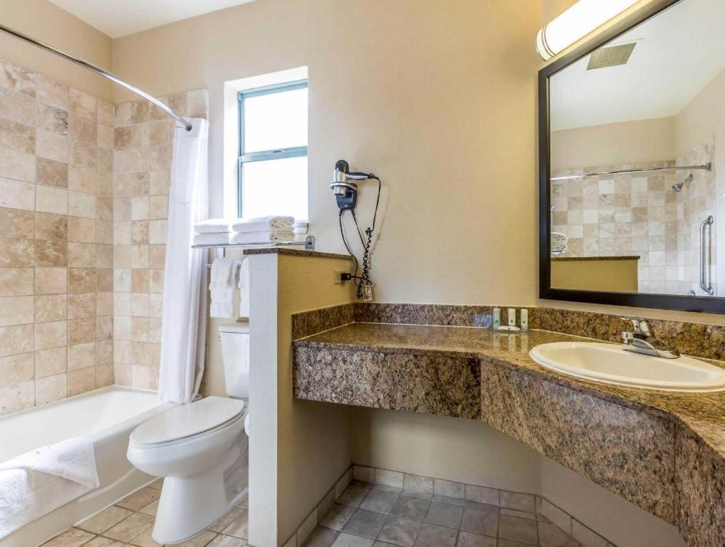 Ramada By Wyndham Hotel 2*