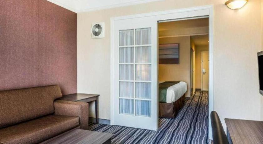 Ramada By Wyndham Hotel 2*