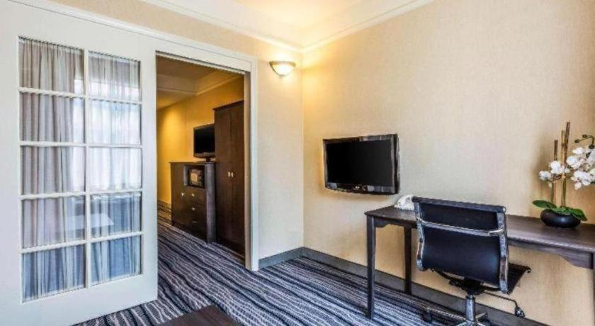 Ramada By Wyndham 2*